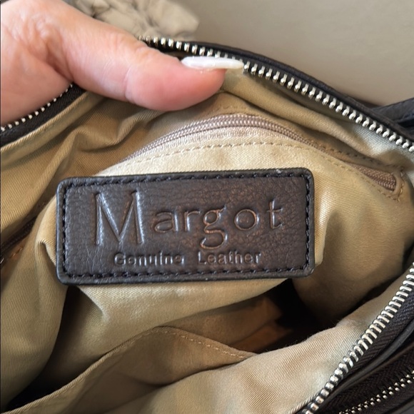 Margot Elegant Black Leather Shoulder Bag - Picture 6 of 12